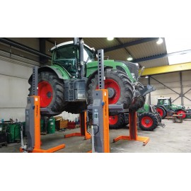 Quintyn BVBA - Wingene - heffen van FENDT traktoren