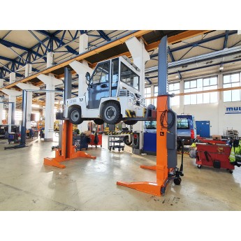 Heffen van luchthaven voertuigen met mobiele kolommen FINKBEINER