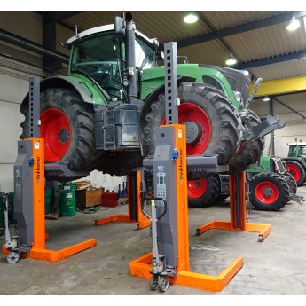 Levage des engins agricole avec colonnes de levage FINKBEINER EHB