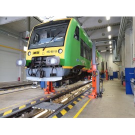 Levage des engins ferroviaires avec colonnes de levage FINKBEINER EHB